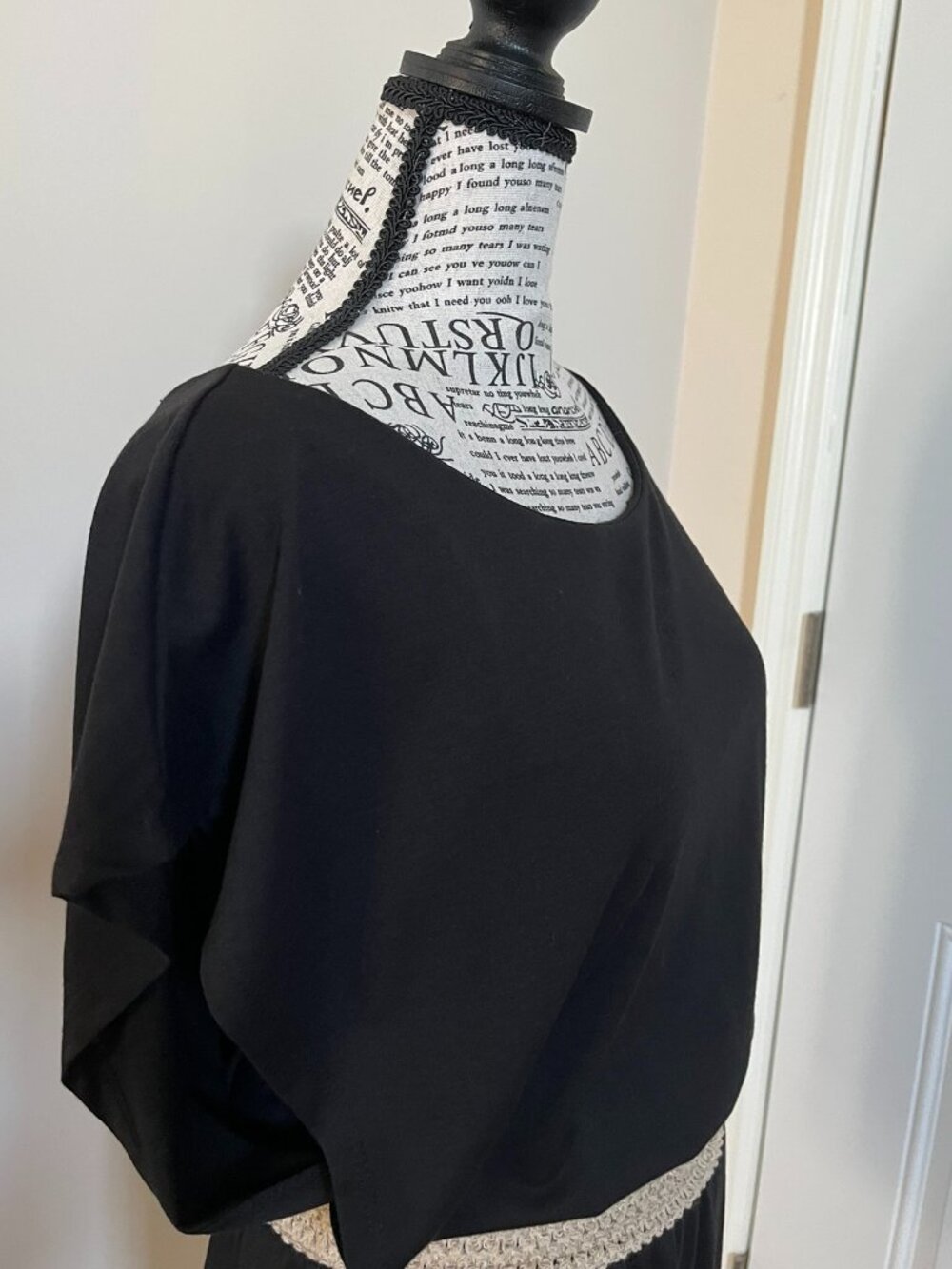 Black Short-Sleeve Blouson Dress w/ Textured Waistband, Size S - Picture 4 of 11